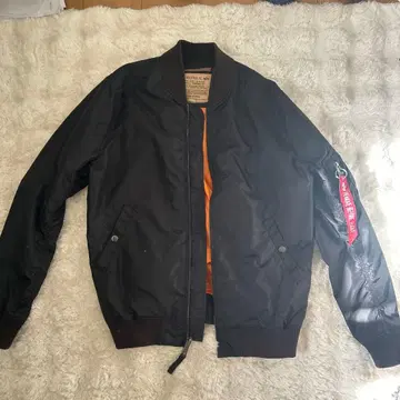새상품급 ALPHA INDUSTRIES 블랙 MA-1 자켓 M