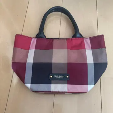 BLUE LABEL 체크 무늬 핸드백