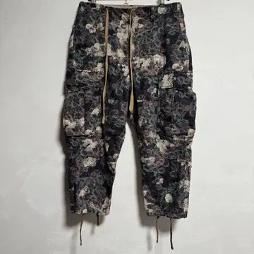 Rose Camouflage Cropped Cargo Pants