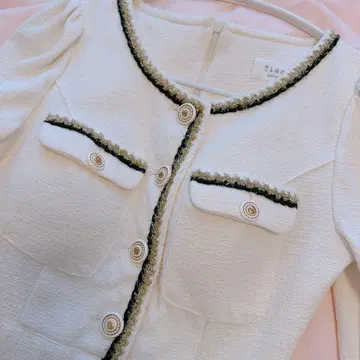 화이트 미니 기장 원피스 버튼 포함