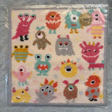 러브리 바이 페이러 리틀 몬스터