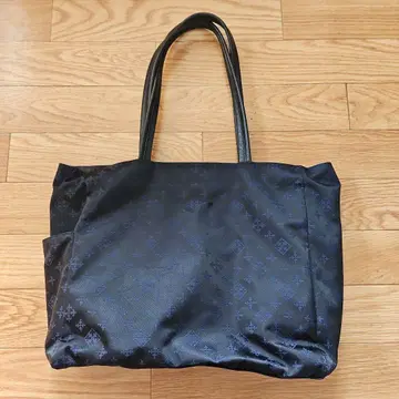나일론 소재 블랙(네이비) 토트백