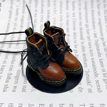 오비츠11 레이스업 부츠 마틴 부츠 가죽 바이컬러 작가 신발