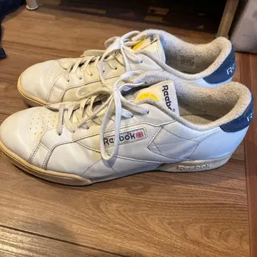 리복 화이트 스니커즈