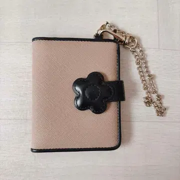 MARY QUANT 패스 케이스