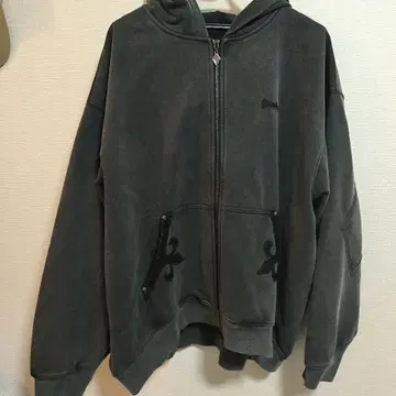 SUPPLIER 플뢰르 레더 패치 집 후디