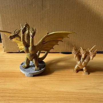 킹 기드라 피규어 세트