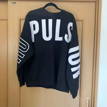 블랙 맨투맨 큰 글자 프린트 4L