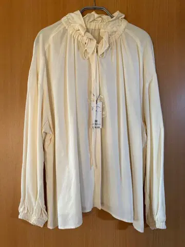 [택 포함 미사용] 프릴 블라우스 히요쿠