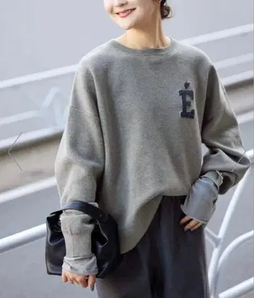 IENA 그레이 E 자수 오버사이즈 스웨터