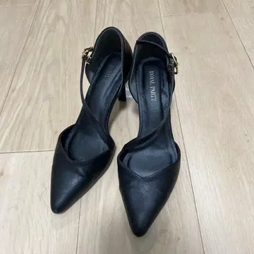 블랙 가죽 스틸레토 하이힐