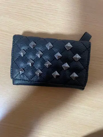 스터드 부착 키케이스