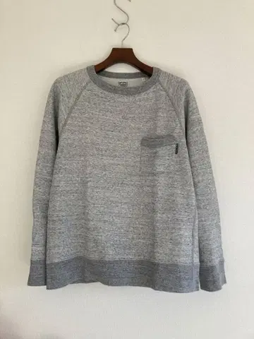 BLUE BLUE 포켓 맨투맨 할리우드 런치 마켓