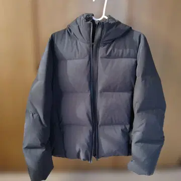 UNIQLO 후드 부착 블랙 다운 자켓 M
