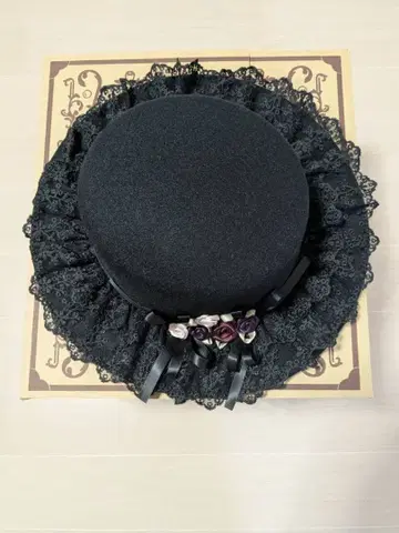 새상품 엑시즈팜(axes femme) 롤 장미 레이스 캉캉 모자