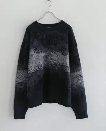 그라데이션 크루넥 스웨터