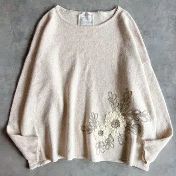 비어즐리 자수 꽃무늬 플라워 니트 스웨터
