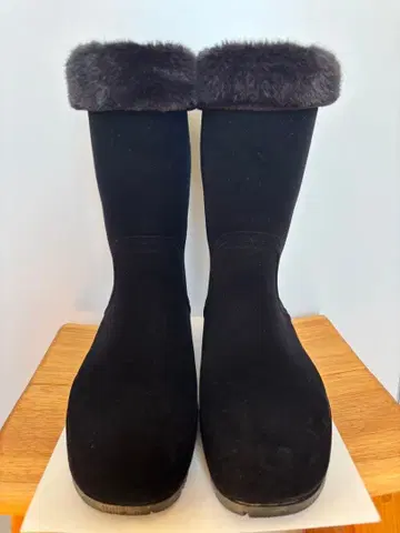 블랙 스웨이드 퍼 포함 어그 부츠