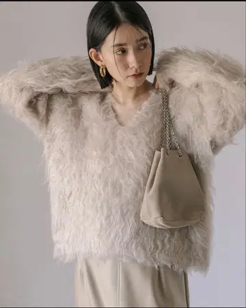 RIVE DROITE 복슬복슬 V넥 스웨터