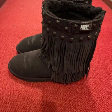 BEACH FEET 프린지 스터드 부츠