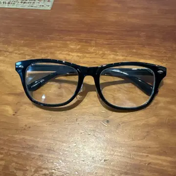 클래식 블랙 프레임 안경