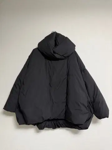 미즈이로 인드 다운 자켓 블랙