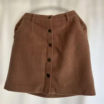 브라운 타이트 스커트 버튼 포함