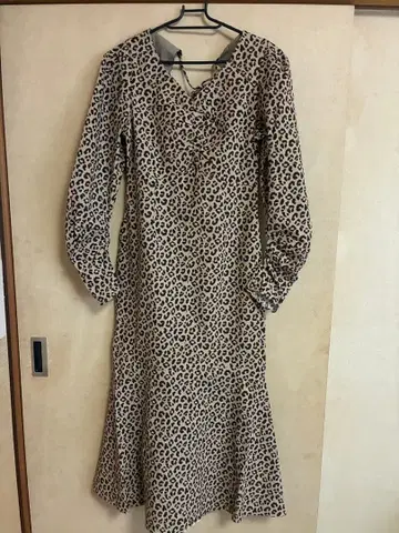 [ 새상품 ] MOUSSY 레오파드 무늬 플레어 원피스