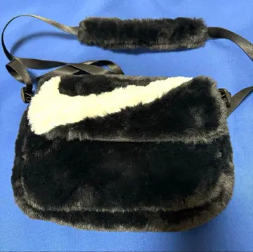 나이키 NIKE 퍼 소재 숄더백