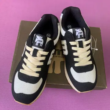 LAST 가격 인하 MOZ 배색 경량 스니커즈