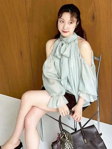 lilybrown 드레이프 보타이 쉬폰 블라우스