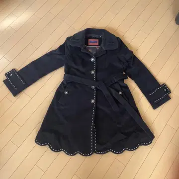 Lois CRAYON 블랙 롱 코트 스캘럽 헴