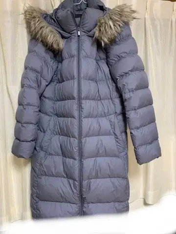 유니클로 후드 부착 롱 다운 자켓 더스티 블루