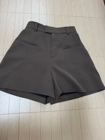 브라운 하이웨스트 숏팬츠 M