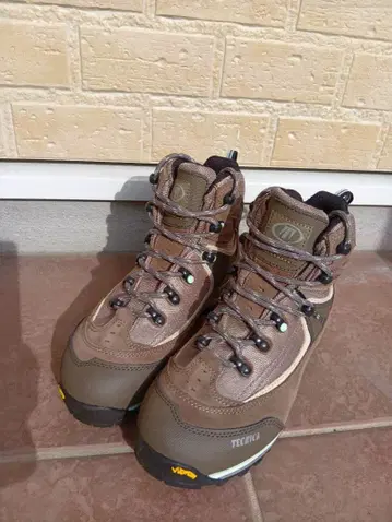 Tecnica 등산화 UK 5.5 (24.5cm)