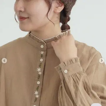 Samansa Mos2 플라켓 자수 프릴 블라우스