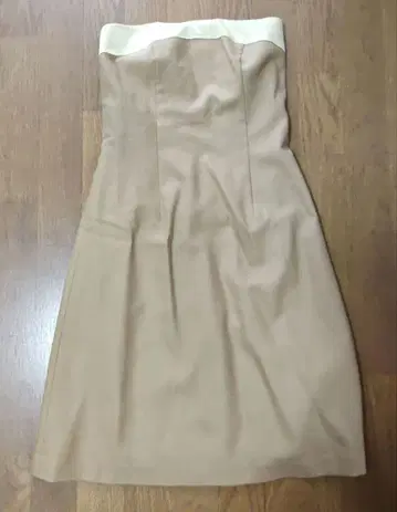 슬리브리스 베이지 타이트 원피스