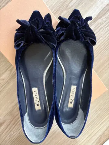 [ 거의 새상품 ] 다이애나 플랫 펌프스 23.5 벨로아