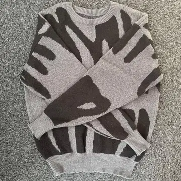 애니멀 프린트 니트 스웨터