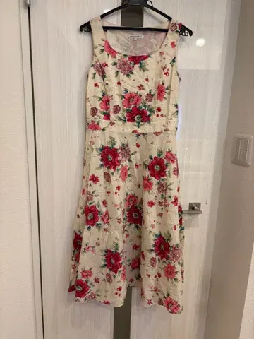 LAURA ASHLEY 플라워 프린트 원피스 사이즈 9
