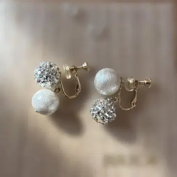 WOJE JULICA 화이트 펄 크리스탈 귀찌