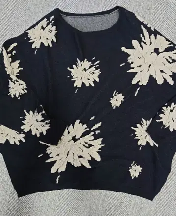 [인기] antiqua 꽃무늬 돌먼 니트