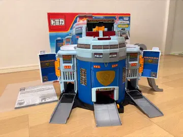 빙글빙글 변형! 토미카 DX 폴리스 스테이션