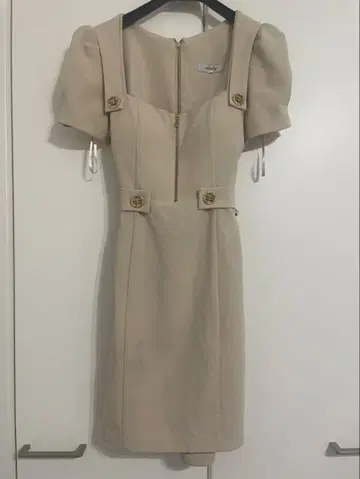 베이지 지퍼 달린 드레스 Andy