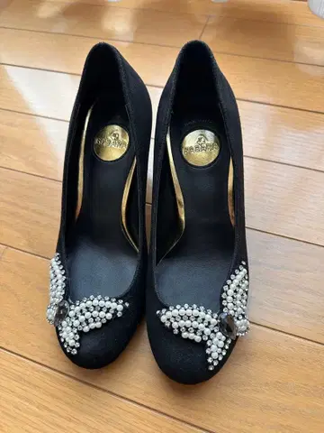 [ BABARA ] 새상품 비쥬 장식 블랙 하이힐 22.5cm