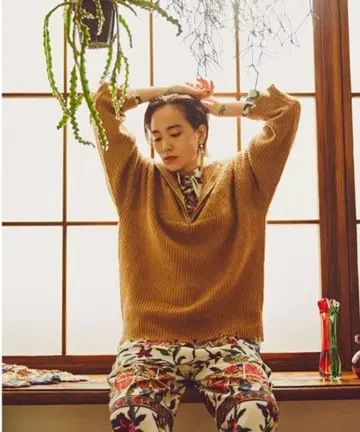 ROSE BUD 하프 지퍼 하이넥 니트탑 브라운