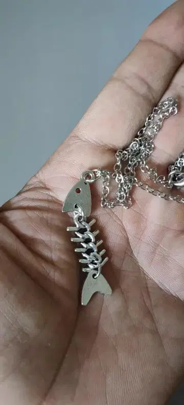 물고기 뼈 디자인 목걸이