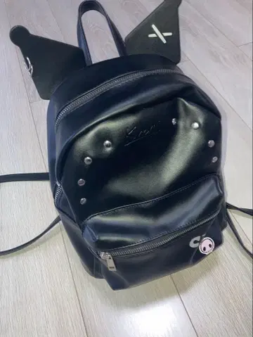 스터드 장식 쿠로미 백팩