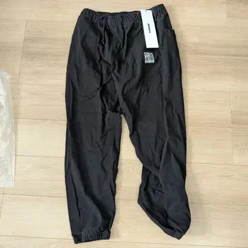 atmos 블랙 조거 팬츠