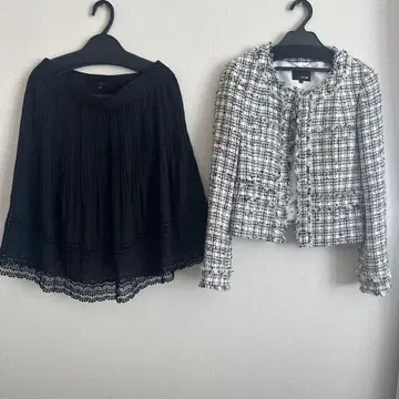 블랙 플리츠 스커트와 트위드 자켓 세트